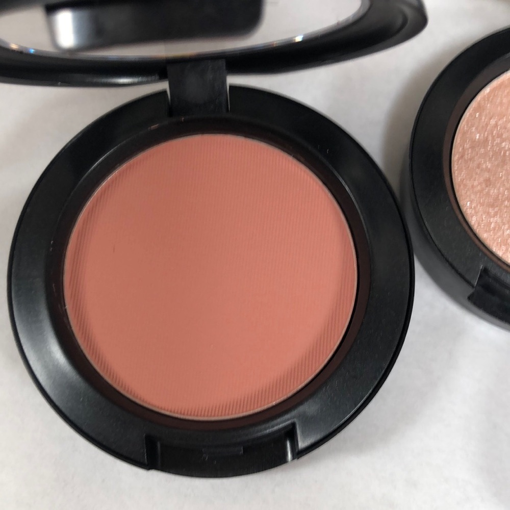 MAC Cosmetics 3-Piece set of blush, shimmery highlights and lip/cheek colour - Picture 2 of 9